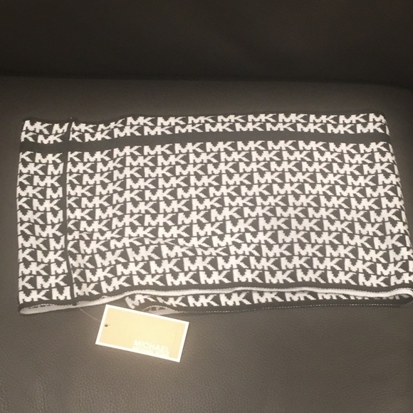 MICHAEL KORS INFINITY SCARF - Picture 5 of 7